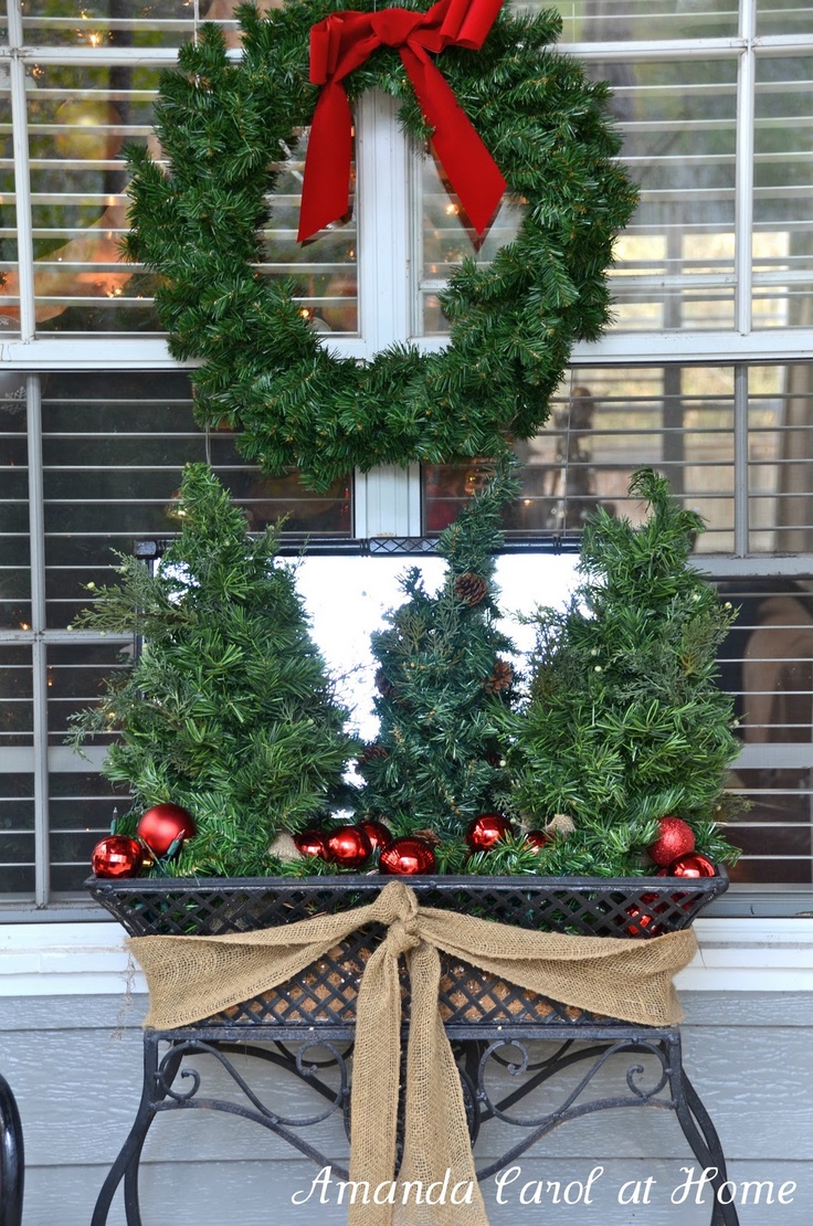 Great ideas for Christmas decorating courtyards and balconies! ~ Idees ...