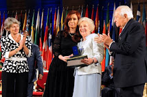 Abuelas de Plaza de Mayo recibió el Premio Fomento de la Paz, de la Unesco