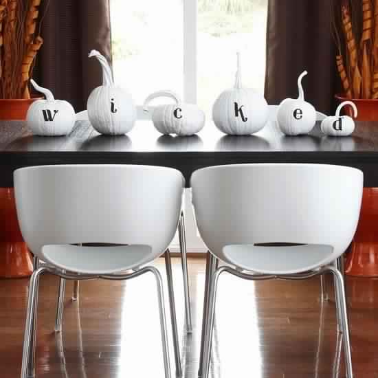 24 Beautiful And Stylish Ways To Decorate For Halloween
