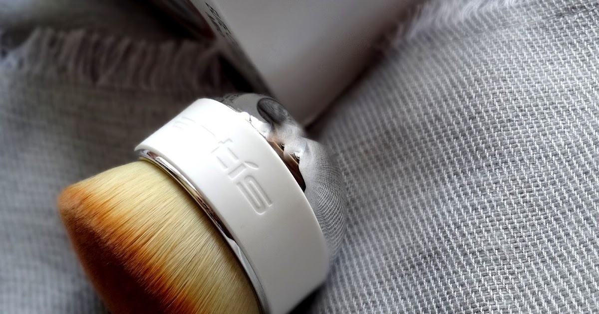 Makeup, Beauty and More Artis Elite Palm Brush