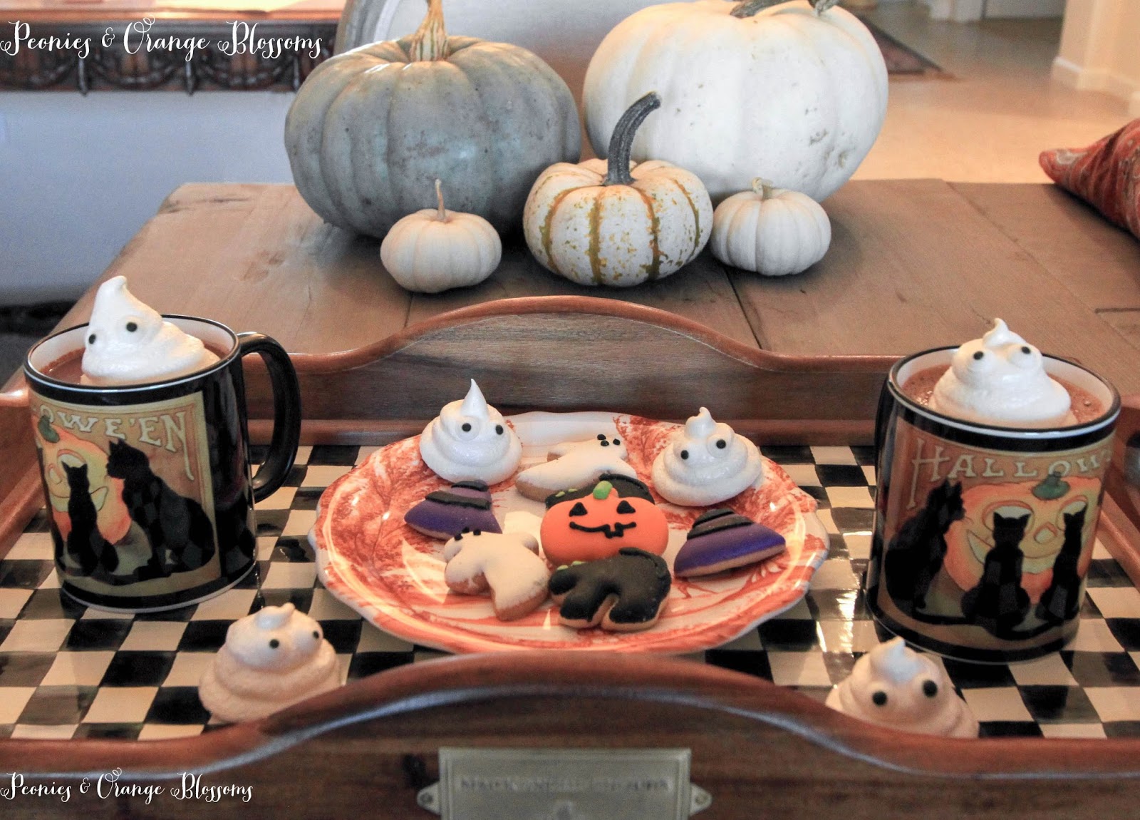 Spooky Ghost Hot Chocolate – Halloween Drink Ideas - Petite Haus