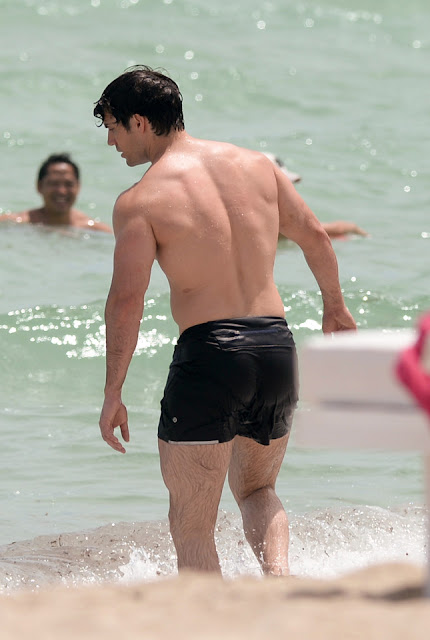 Henry Cavill News: Beach Time For Superman: New Weekend Pics From Miami