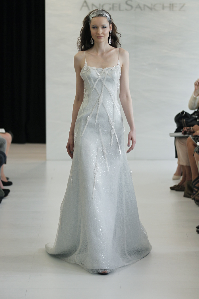 Wedding Dress Shopping Online: Four Wedding Dress Trends in 2013