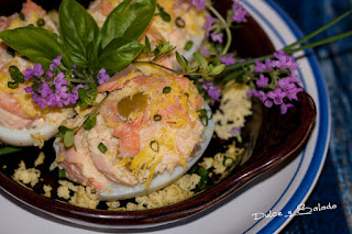Huevos Rellenos de Salmón Fresco