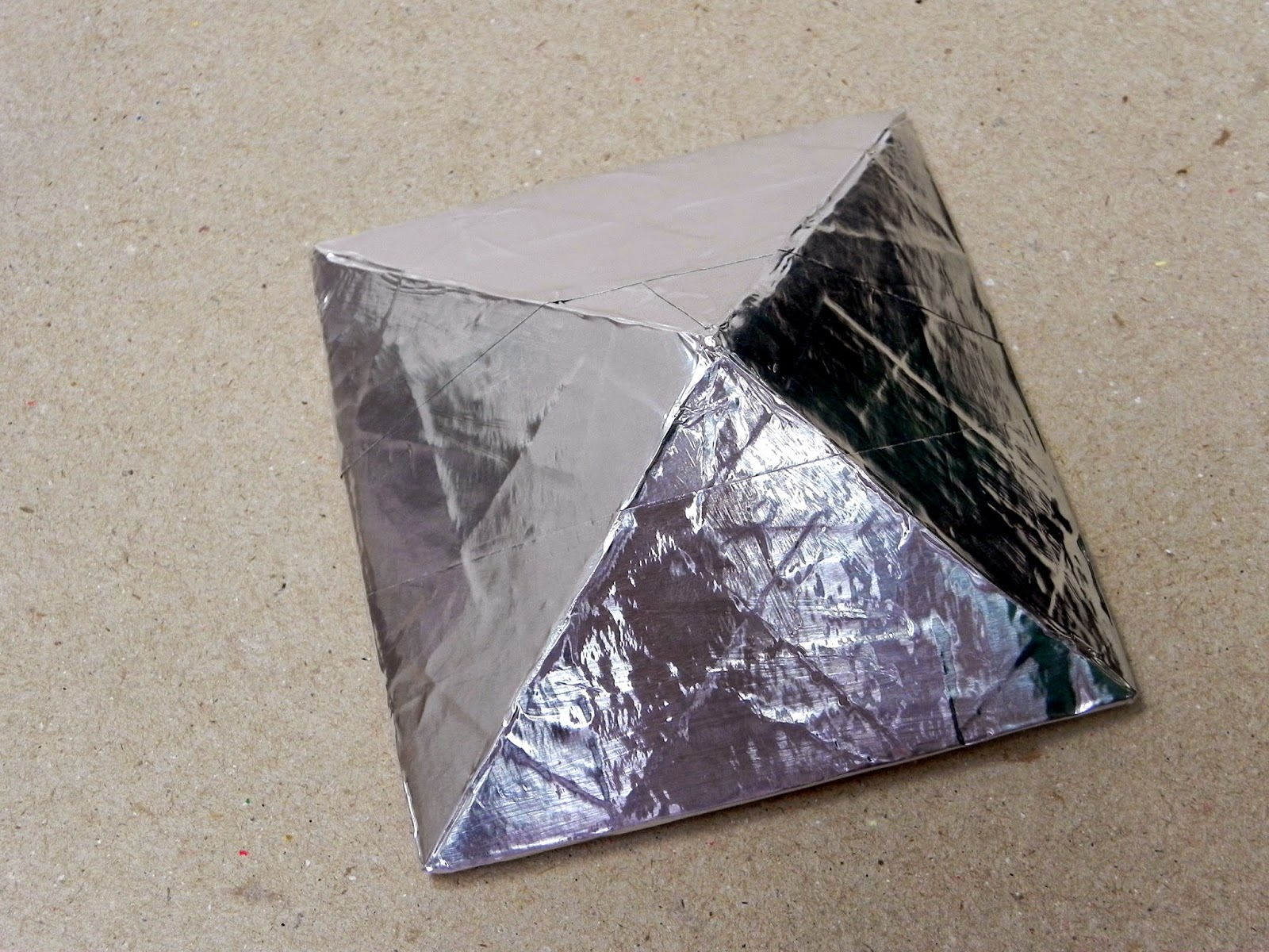Smart n Snazzy: DIY ~ Pyramid Stud Wall Decor
