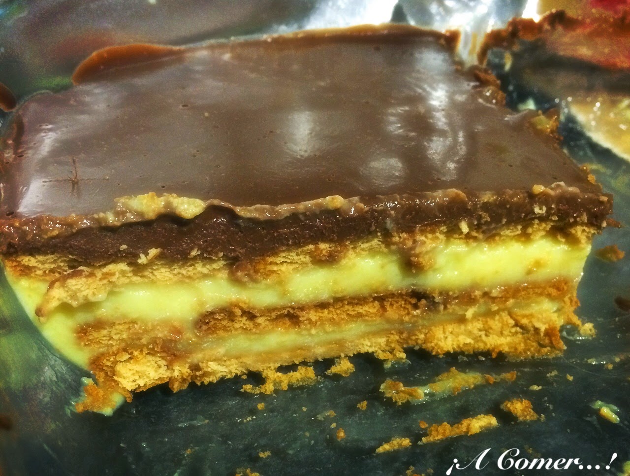A Comer...!!! Tarta de la Abuela (Galletas y Natillas con Cobertura de Chocolate) Mmmmmm.....