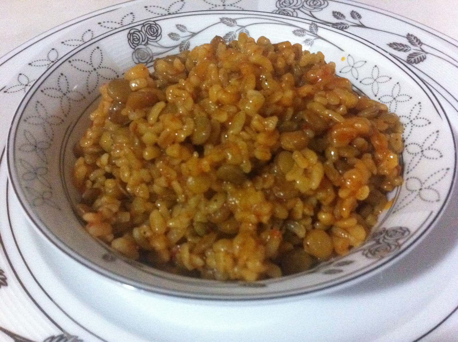 томатный булгур. пилав из булгура с нутом. булгур с томатным соусом. турции булгур пилав. табуле классический.