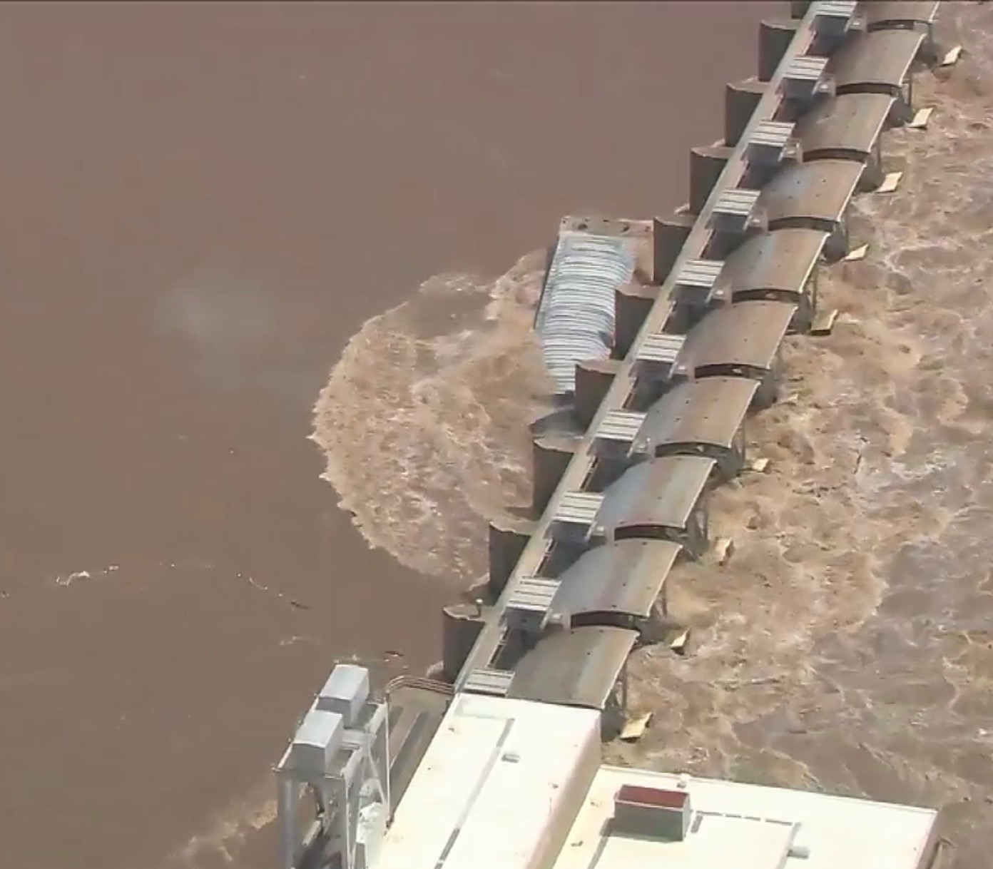 KXMX Local News Loose Barges Make Impact with bers Falls Dam