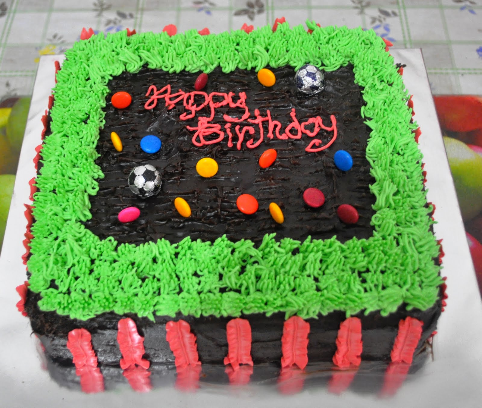Cakes and Chocolates for U: Kek untuk birthday boy