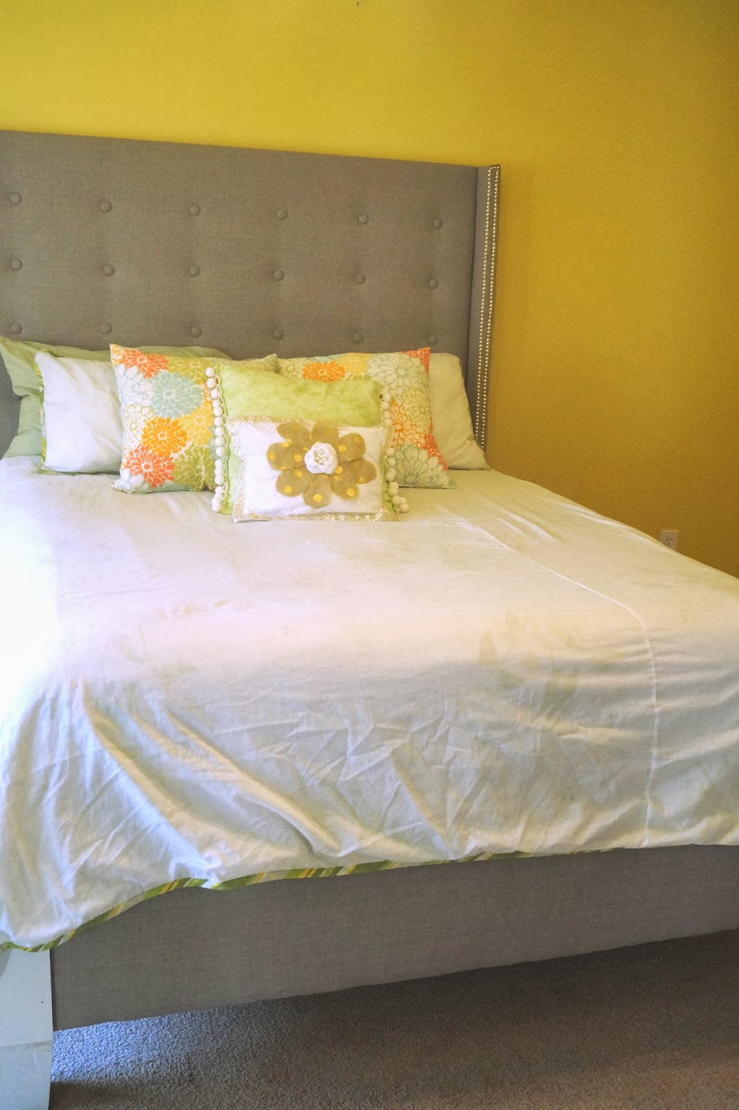 a handmade bliss DIY Upholstered bed