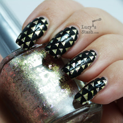 Lucy's Stash - Arrowheads patterned nail art Lucy's Stash - Arrowheads patterned nail art