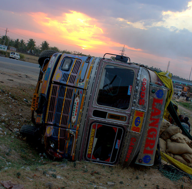 truck crash sira sunset