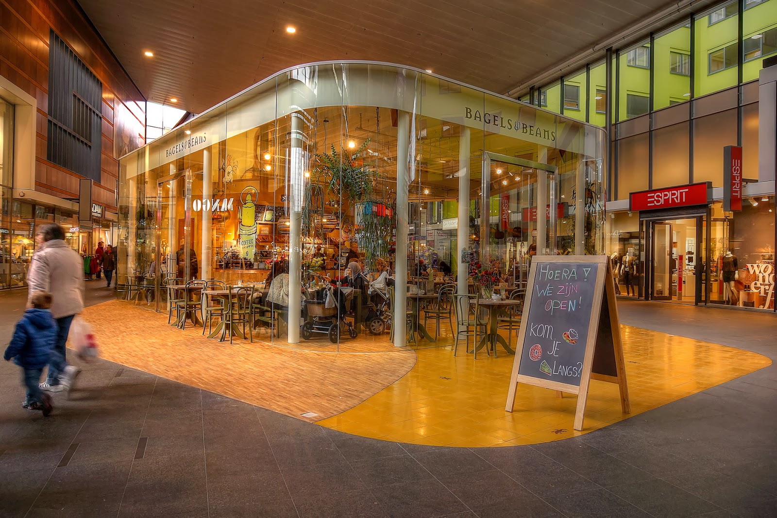 FASTFOOD NEDERLAND Bagels & Beans nummer 55 in glazen huis in Hoofddorp