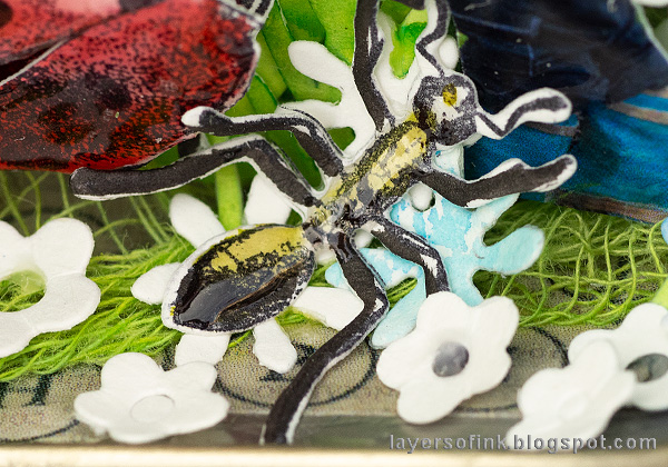 Layers of ink - Springtime Altered Tin Tutorial by Anna-Karin Evaldsson. Paper ant.