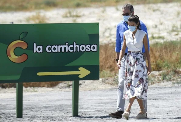 Queen Letizia wore a girasol cotton blend skirt by Sweet Matitos, and a draped linen top by Zara, and an espadrille wedges by Macarena