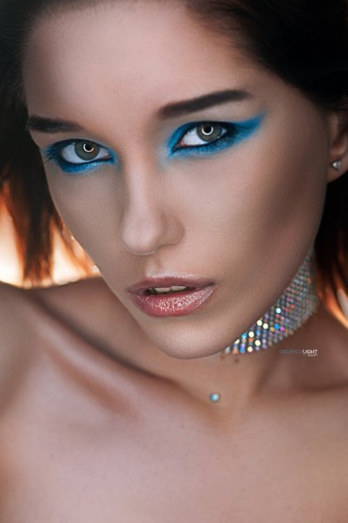 A bela Maria Larina e seus cabelos coloridos na fotografia de Alexander Drobkov Alexander Drobkov 500px arte fotografia mulheres modelos beleza russa fashion Maria Larina