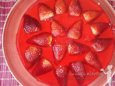 Tarta refrescante de fresones con gelatina Tarta refrescante de fresones con gelatina