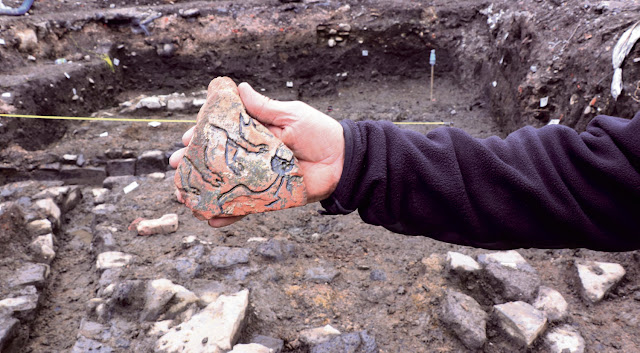 'Graffiti' among treasure trove of Viking artefacts found on Dublin building site 'Graffiti' among treasure trove of Viking artefacts found on Dublin building site