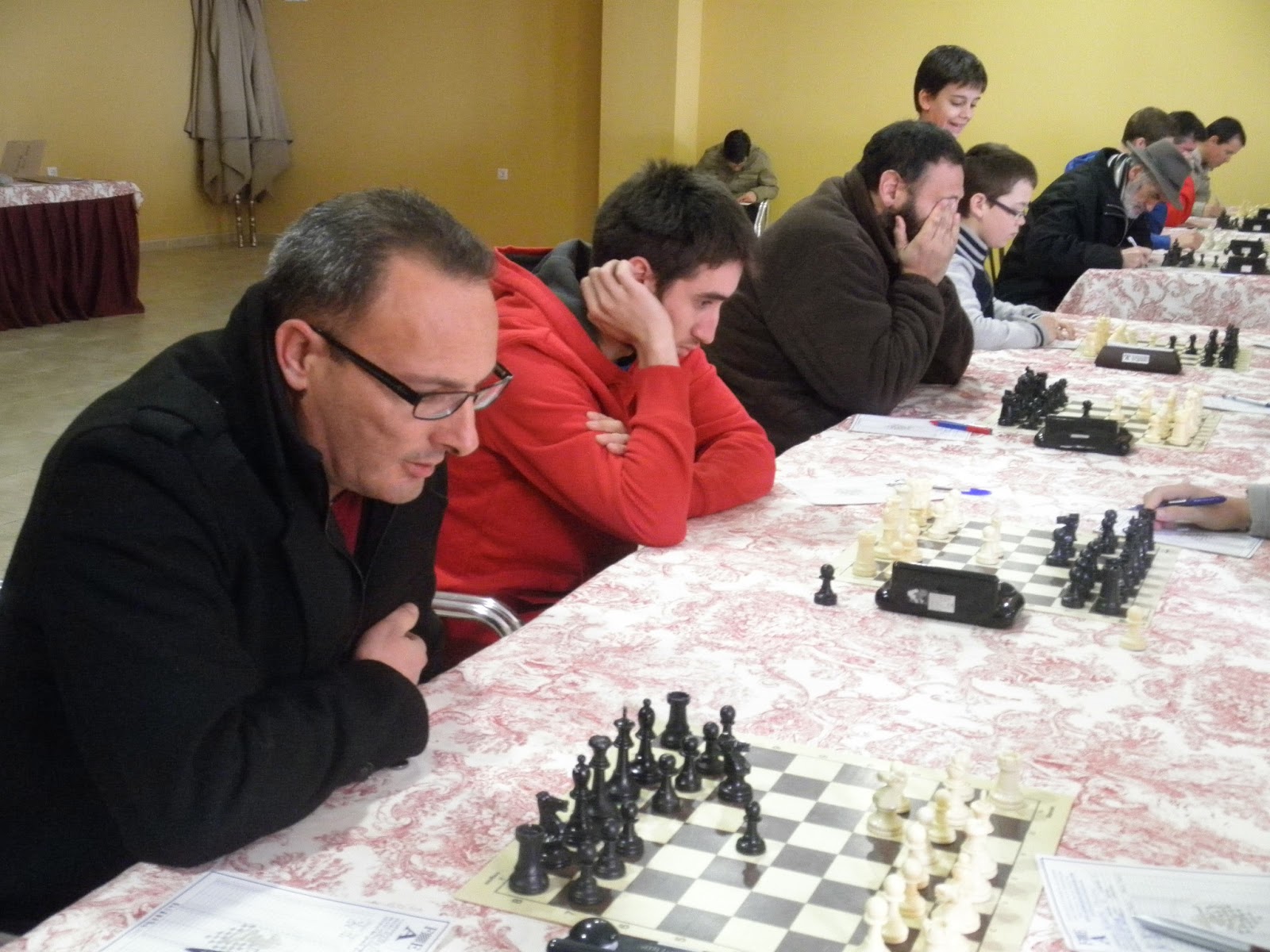 Ajedrez Puro y Duro: LIGA ABADEX: RONDAS 4 Y 5 EN CASTUERA. ALBATROS ...