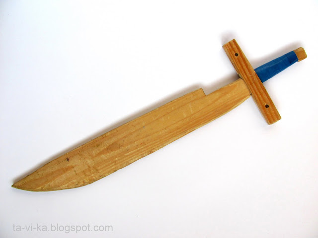 Деревянный самодельный меч