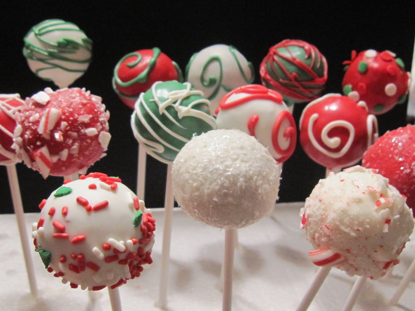 Sweets By Am: Christmas cake pops and cupcakes