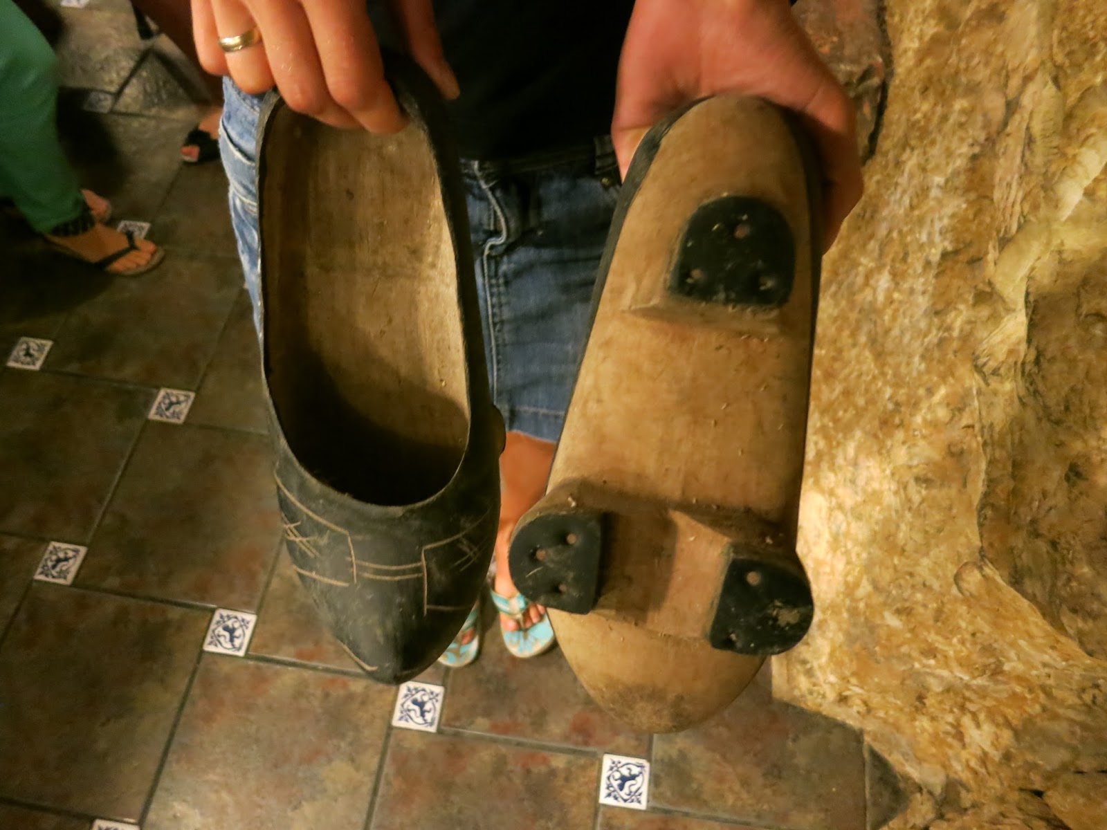 Itchy Feet Adventures: Asturias – The wooden clogs (madreñas)