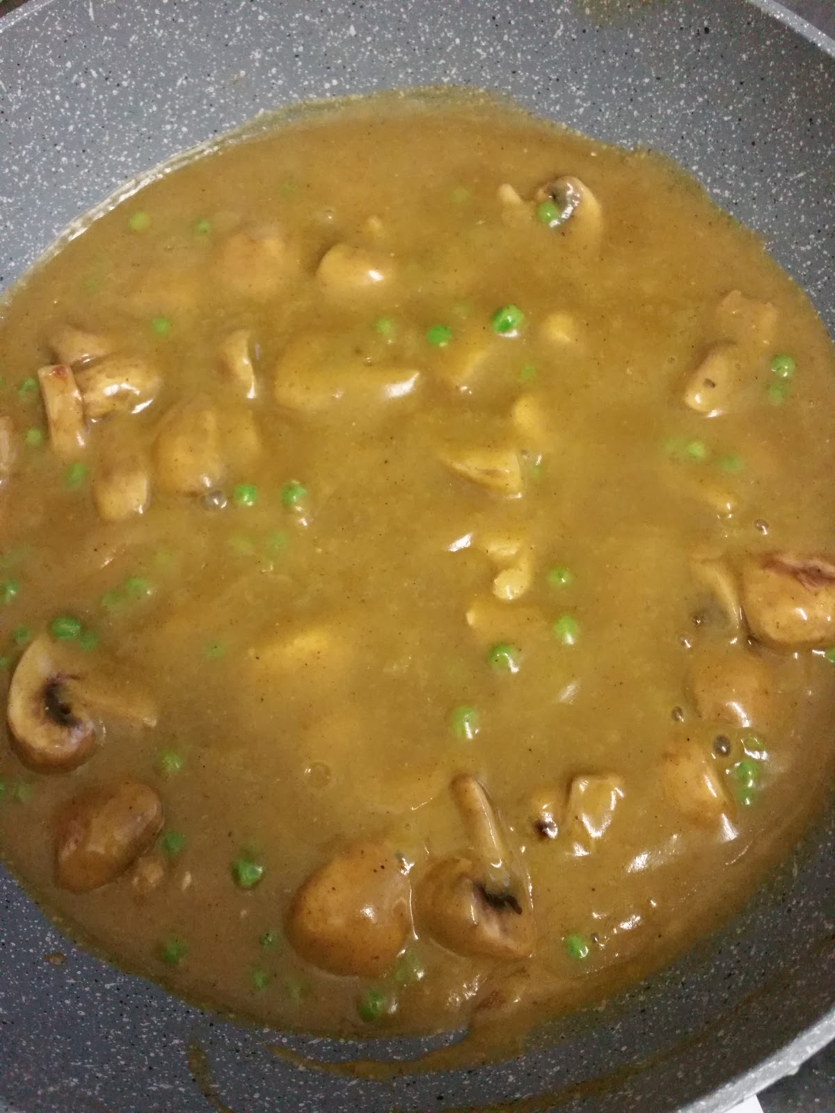 A Keen Cook Homemade Chinese Takeaway Style Chicken & Mushroom Curry.