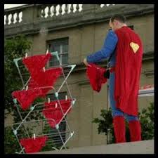 Superman Cuci Celana Dalam