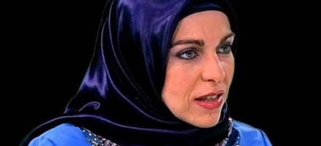 Aννα Στάμου: Η πρώτη Χριστιανή που “βαφτίστηκε” μουσουλμάνα, κατεβαίνει με μαντήλα στις ευρωεκλογές