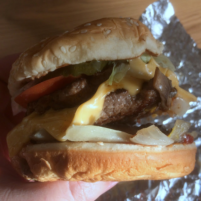 𝗦𝗟𝗔𝗞𝗜𝗡𝗚𝗙🍩🍩𝗟 Five Guys arrives on Mills Civic Parkway while NYC Pizza