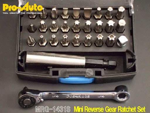 プロオートのMRG-1431S ビットラチェット
今現在は世界最小?だと思われます。
キット内容から考えればお値段はバーゲンプライス!! Pro-AutoプロオートのMRG-1431Sミニリバースギアラチェトセット。このセット内容のビットが入って価格は¥3,000程なのは驚きである