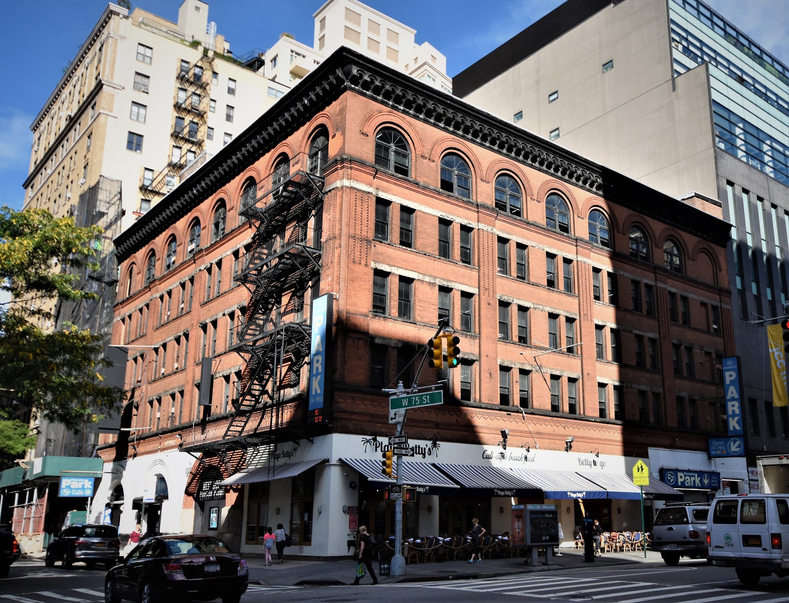 Daytonian in Manhattan The New York Cab Company Stable 318330