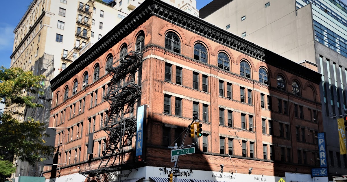 Daytonian in Manhattan The New York Cab Company Stable 318330