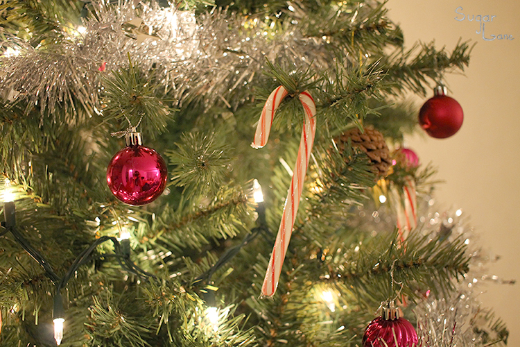 How to decorate the perfect Christmas tree in 10 steps (and dismantle