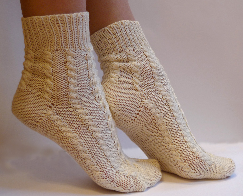 Наский. Красивые носочки. Вязаные носки. Носки спицами красивые. Красивые вязаные носки женские.
