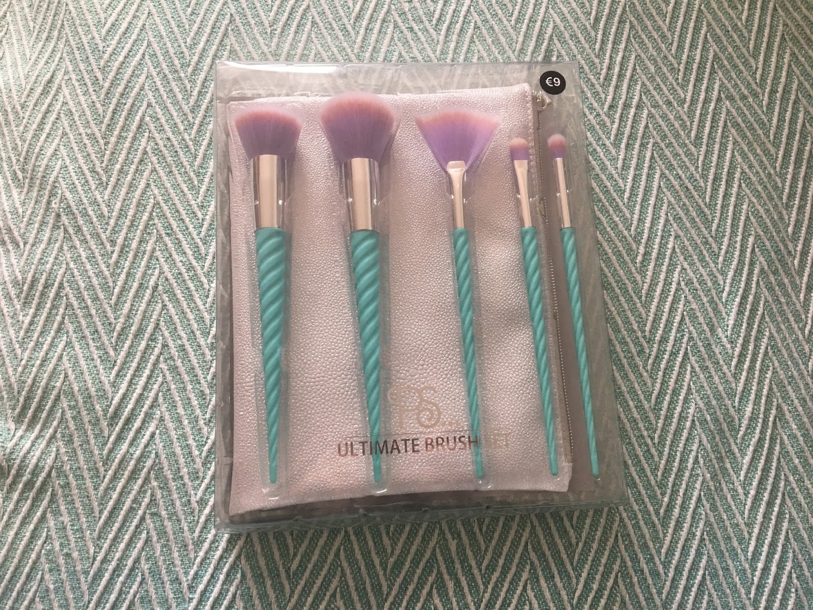 Beauty, lifestyle & randomness Primark Ultimate Brush Set review