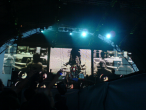 Scorpions, 9 iunie 2011, Raised On Rock, Rudolf Schenker, James Kottak (in spate la tobe) si Matthias Jabs (pe ecran)