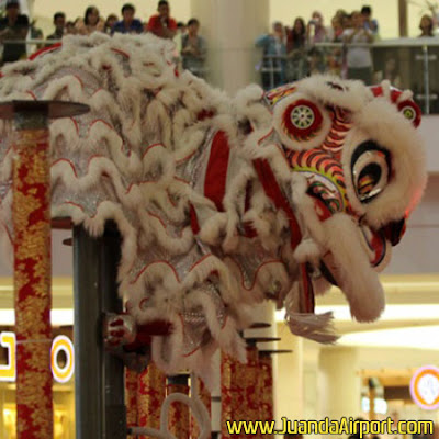 Bandara Juanda Meriahkan Imlek dengan Atraksi Barongsai