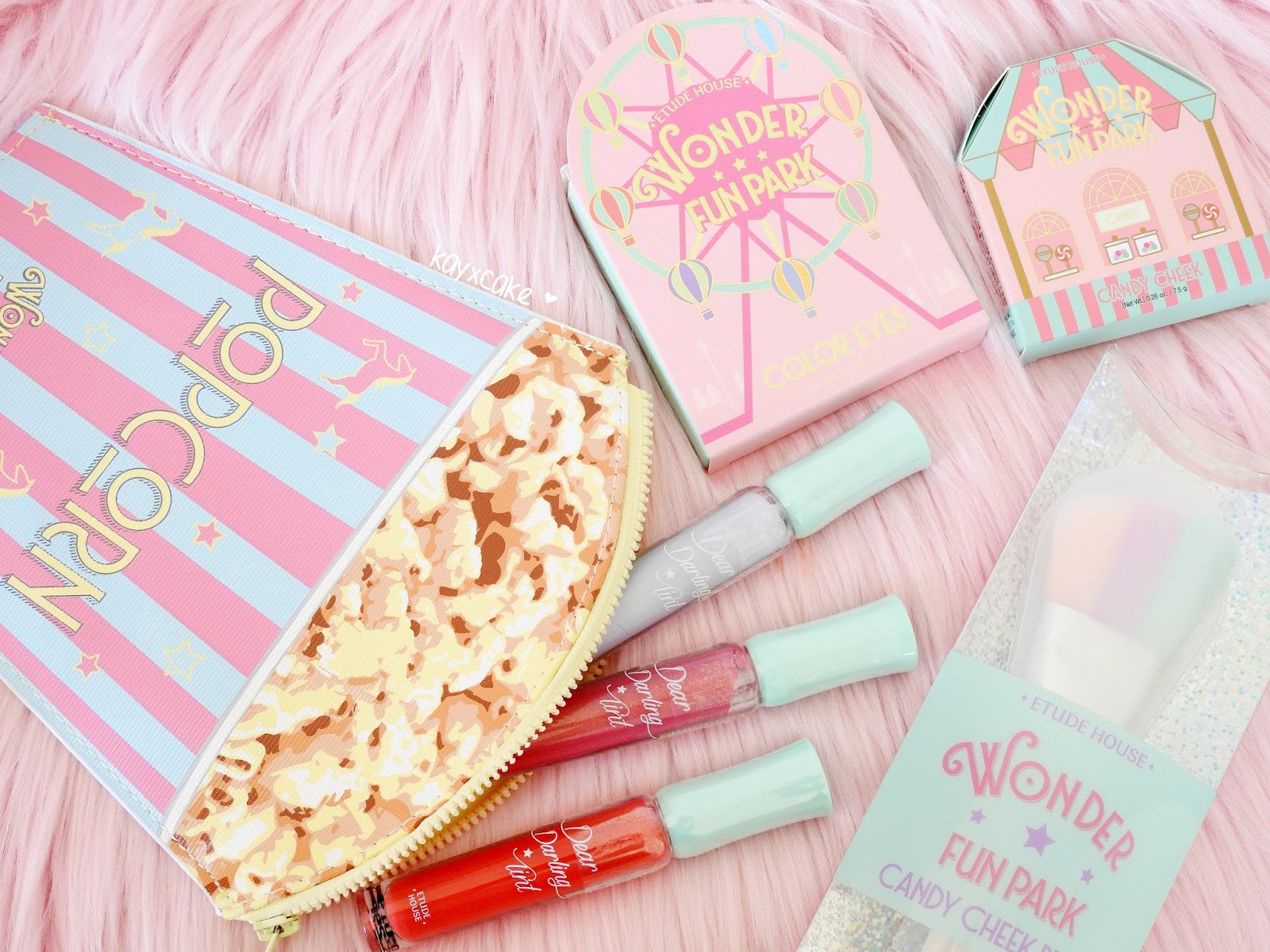 новая коллекция соды. розовая уходовая косметика. детская косметика soda. бренд soda косметика. пудра для лица soda.