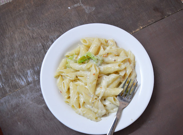 penne pasta in white sauce