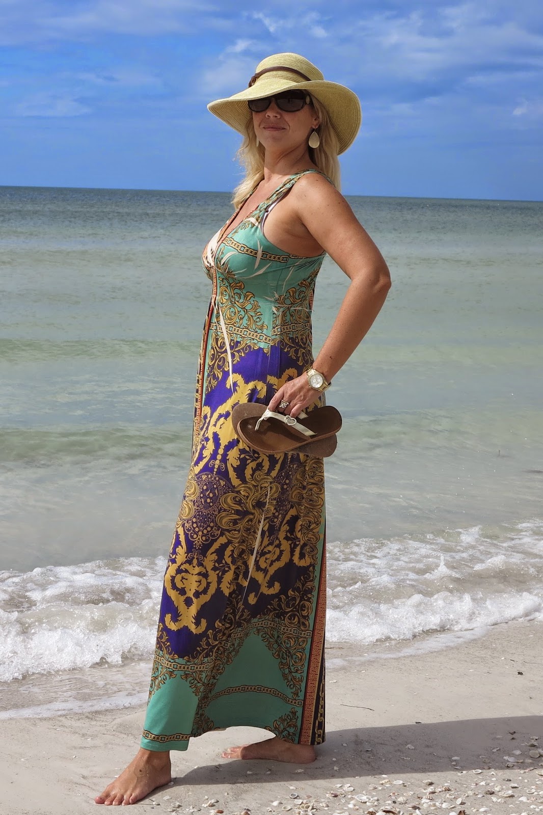 FASHION OVER 40 HOW TO WEAR A PRINTED DRESS ON THE BEACH!