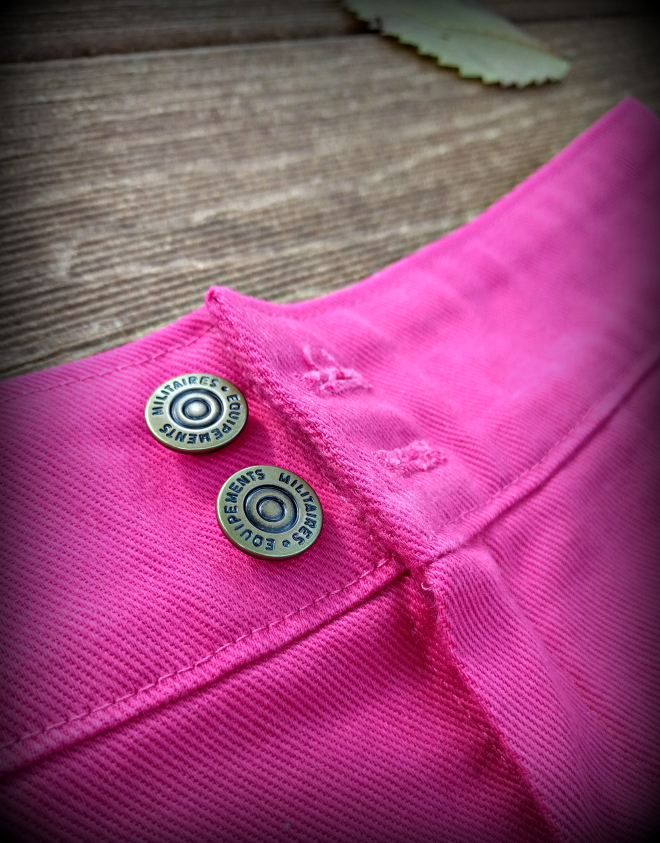 Jeans buttons on the Weston shorts pattern from Seamwork.