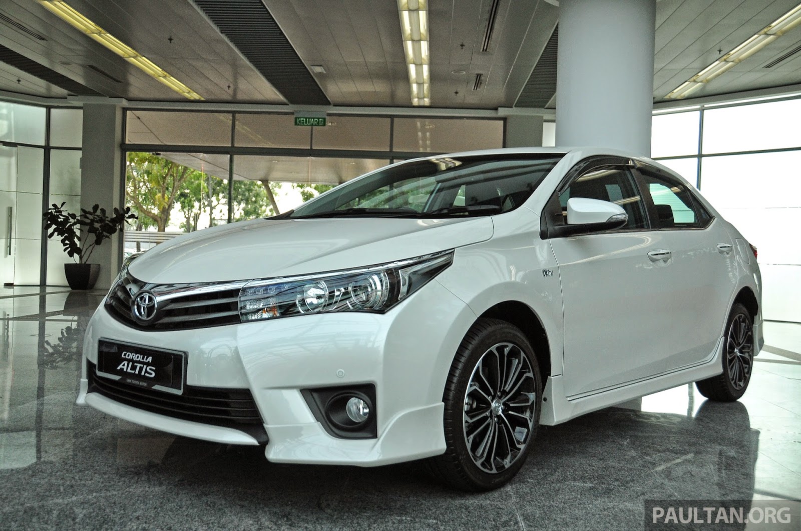 Toyota Corrola 2015 Review | AUTO ZONE 19
