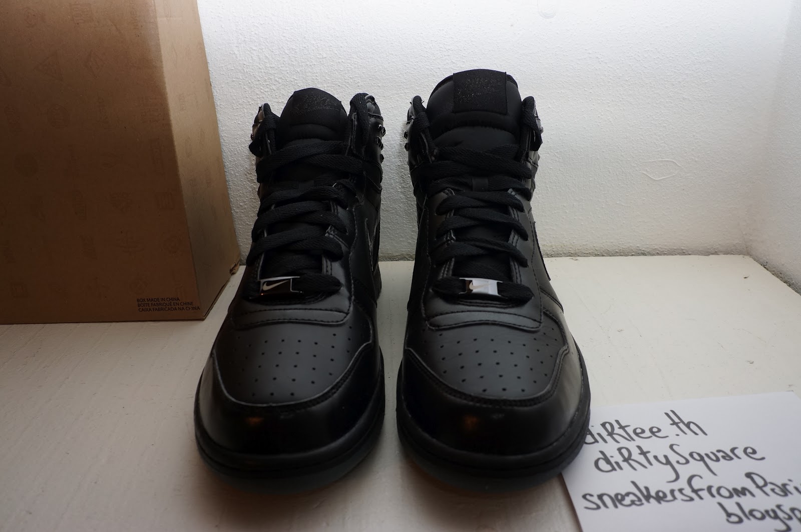 nike studs below 1500