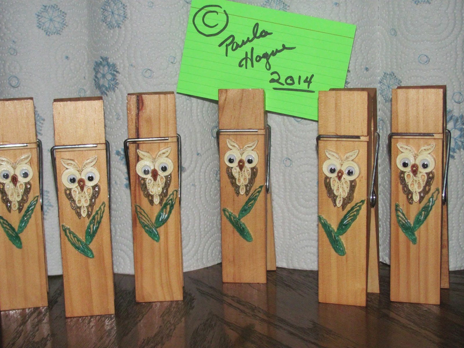 Chillin with Quillin (By Paula Hogue ) quilled clothes pin holders and