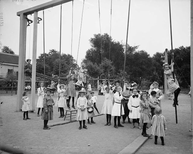 parque infantil de las niñas, Harriet Island, St. Paul, Minn. 1905.
