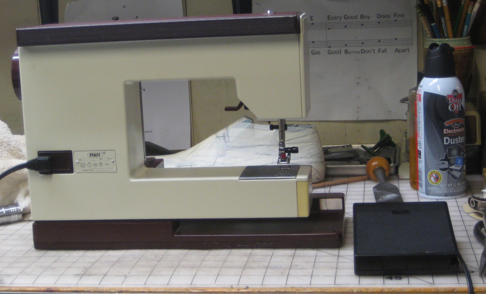 MI Vintage Sewing Machines Pfaff Tiptronic 1069 (1980's)