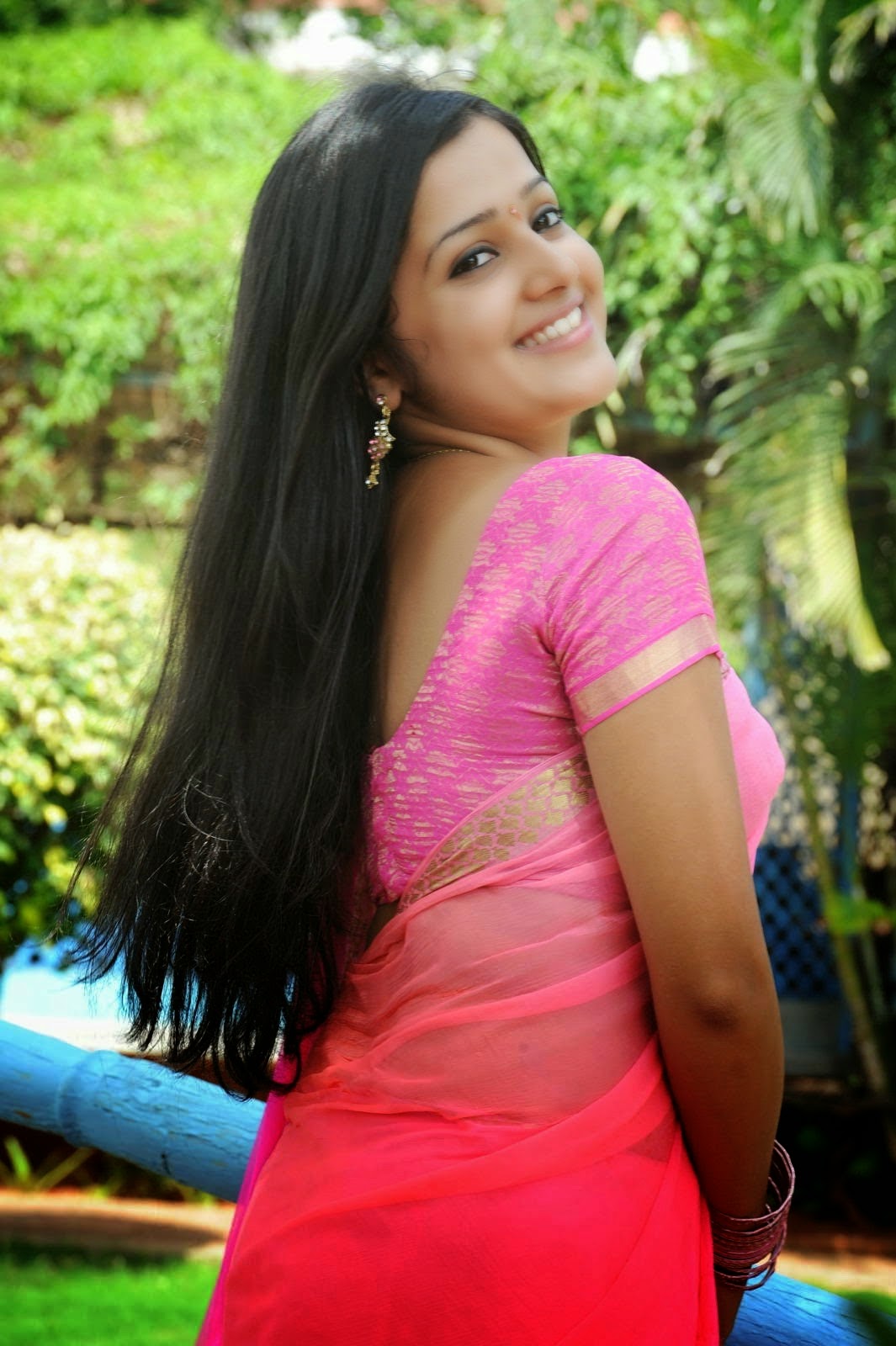 Samskruthy Shenoy Side View Photos In Pink Saree Samskruthy Shenoy Photos