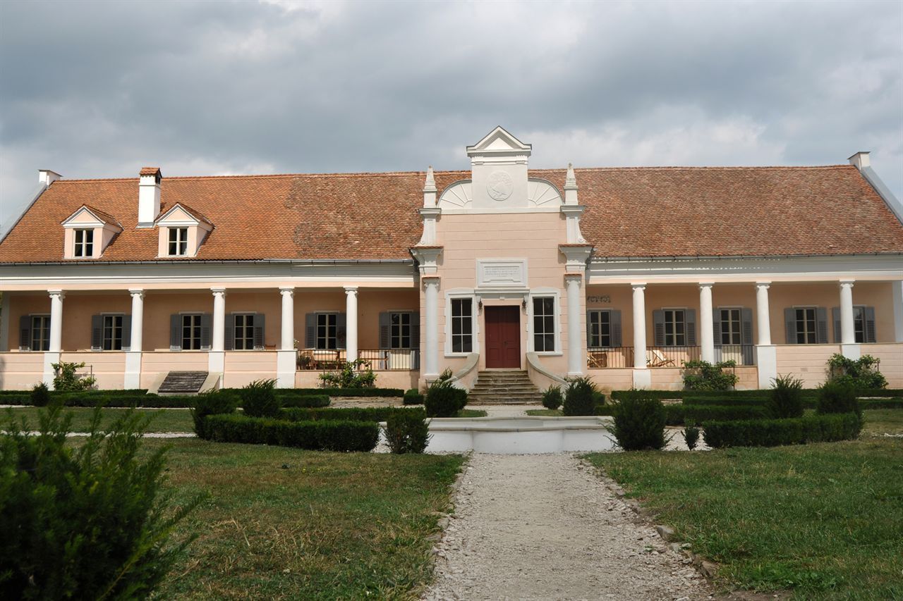 CONACUL APAFI de la MALANCRAV Oferta Unica de cazare si relaxare gratie ...
