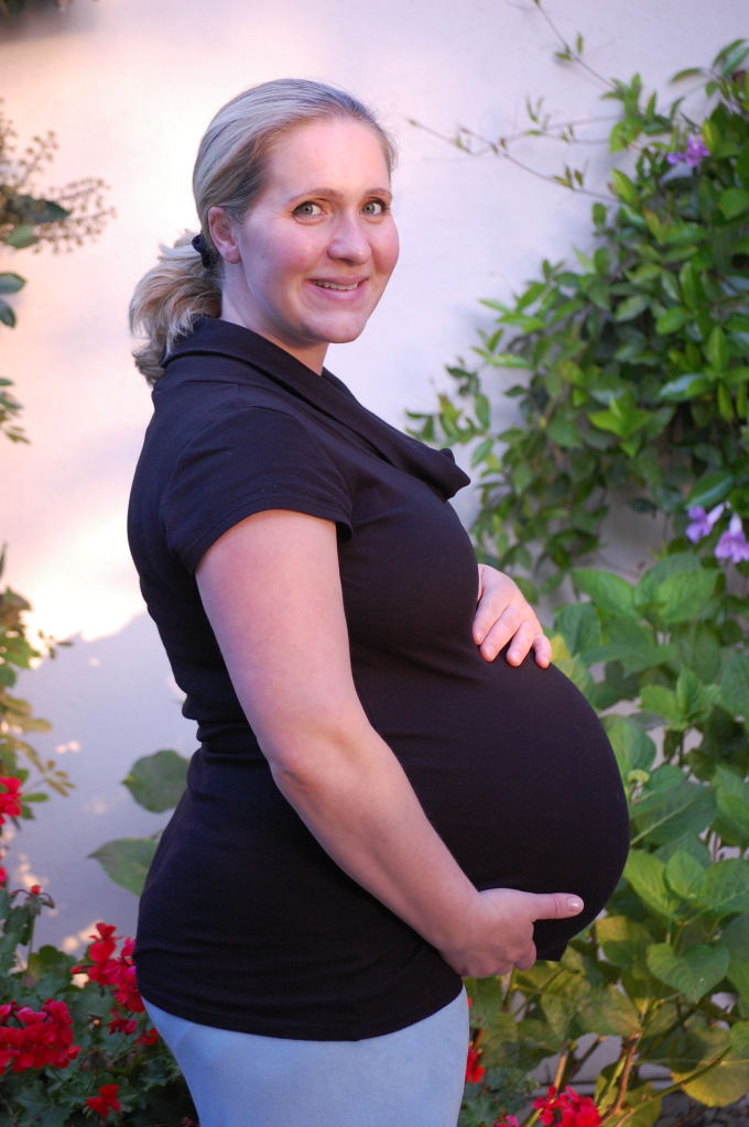 Беременна в 44. Беременные в 40 лет. Естественная беременность.